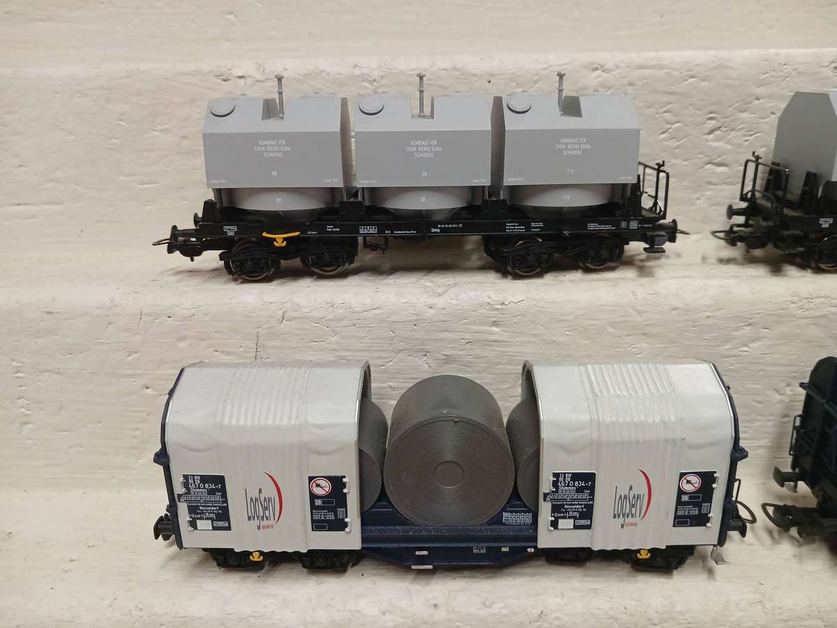 HO SCALE - PIKO - VARIOUS GOODS WAGONS - X4