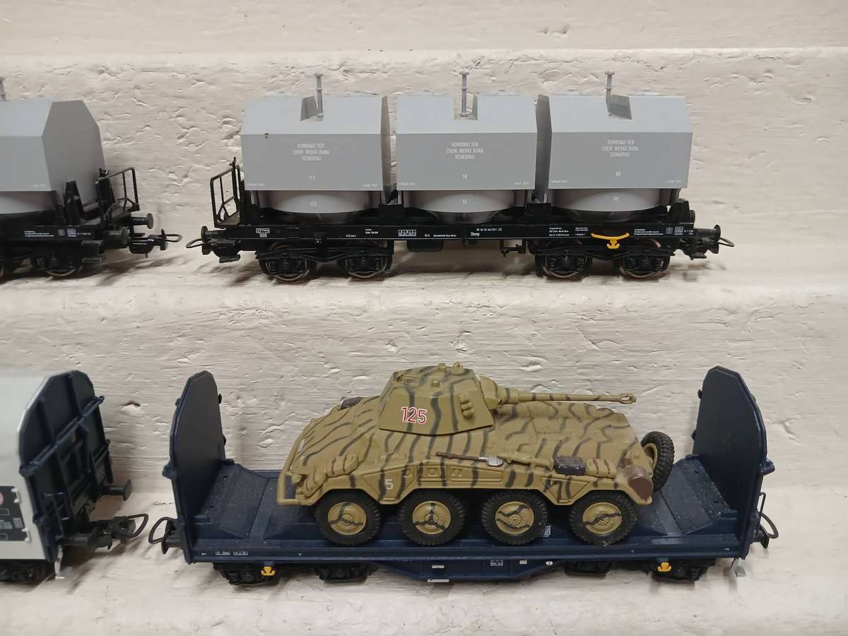 HO SCALE - PIKO - VARIOUS GOODS WAGONS - X4