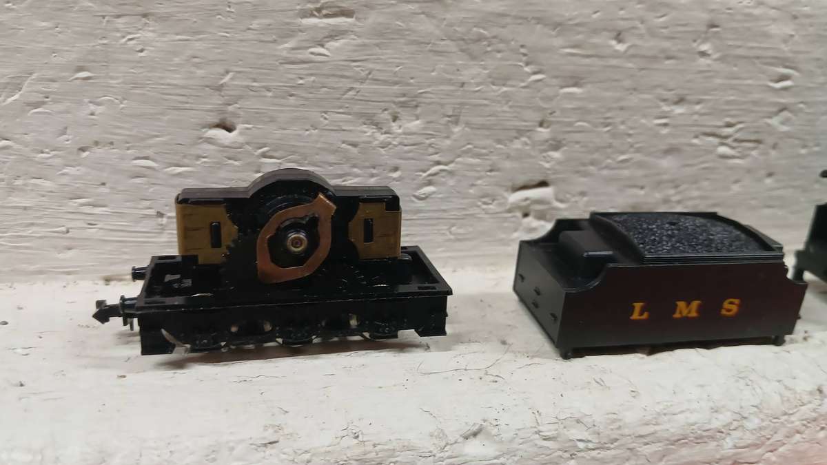 N SCALE - LIMA - 0-6-0 LMS STEAM LOCOMOTIVE +SPARES - BOXED