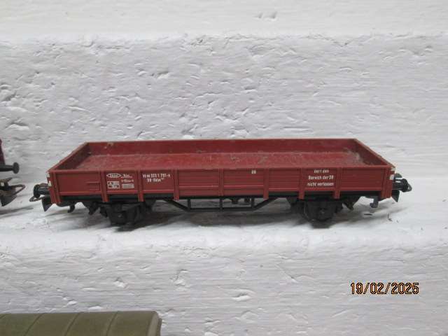 HO SCALE - MARKLIN - VARIOUS GOODS TRUCKS - X3