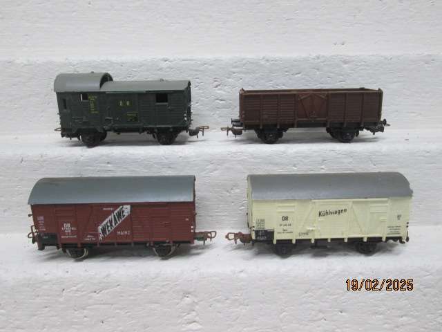 HO SCALE - PIKO - VARIOUS GOODS WAGONS - X4
