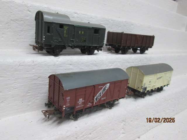 HO SCALE - PIKO - VARIOUS GOODS WAGONS - X4