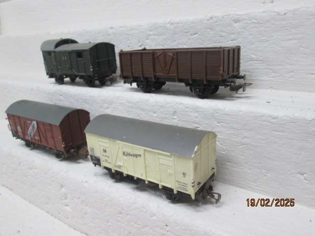 HO SCALE - PIKO - VARIOUS GOODS WAGONS - X4