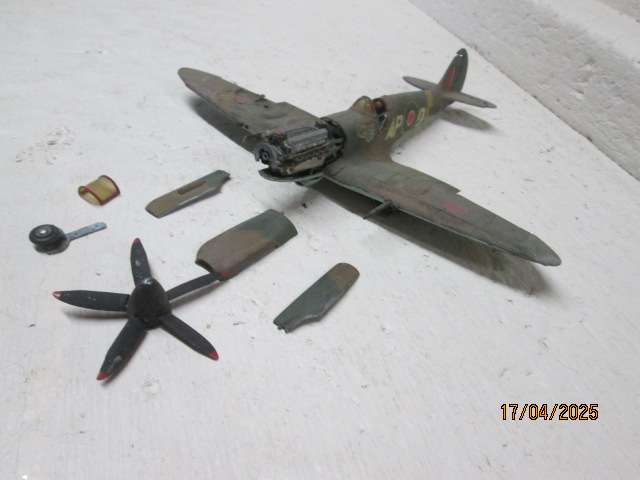 1:48 DIE CAST MILITARY AEROPLANE - CASADIO - SPITFIRE