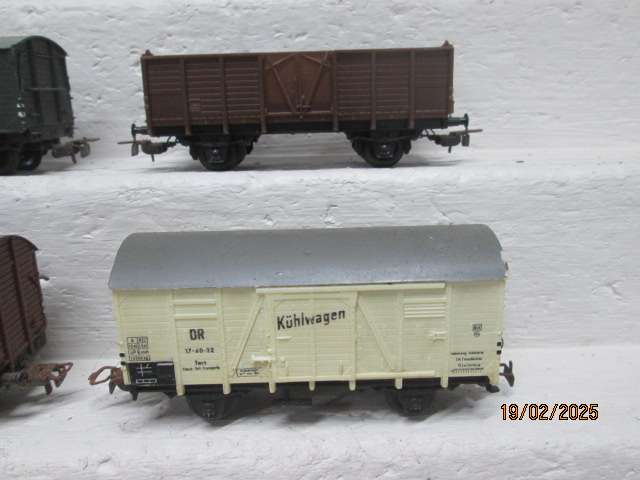 HO SCALE - PIKO - VARIOUS GOODS WAGONS - X4