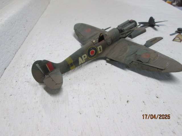 1:48 DIE CAST MILITARY AEROPLANE - CASADIO - SPITFIRE