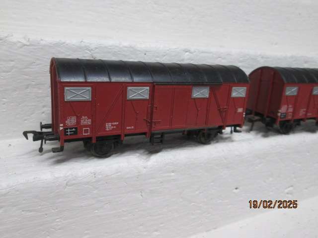 HO SCALE - FLEICHMANN - BOX CARS - X2