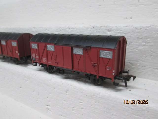 HO SCALE - FLEICHMANN - BOX CARS - X2