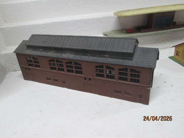 HO/OO  SCALE - LIMA - BUILDINGS - X3