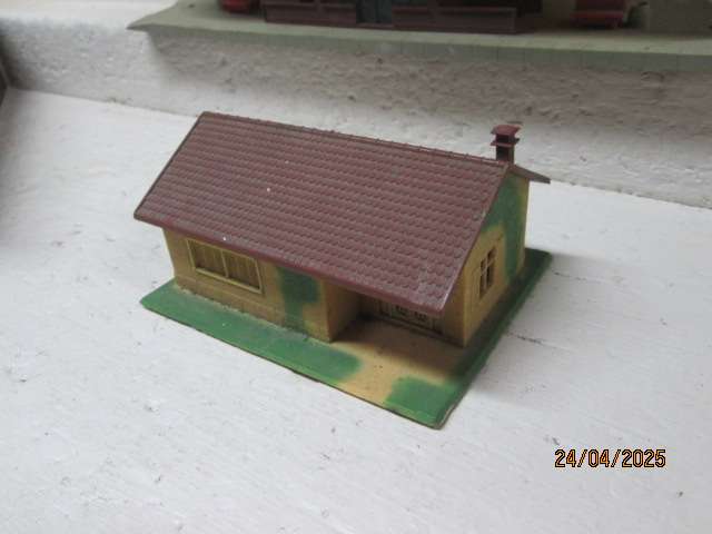 HO/OO  SCALE - LIMA - BUILDINGS - X3