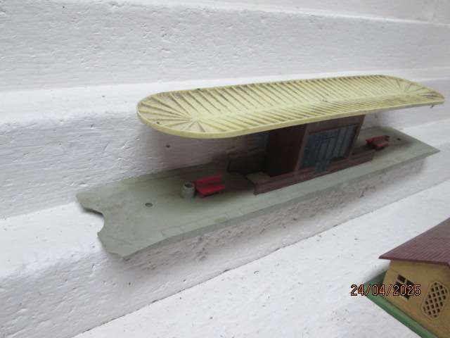 HO/OO  SCALE - LIMA - BUILDINGS - X3