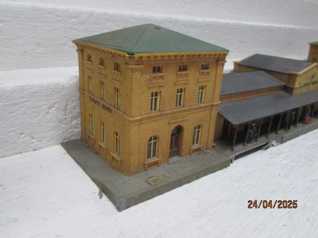 HO SCALE - KIBRI -  LARGE STATION BUILDING