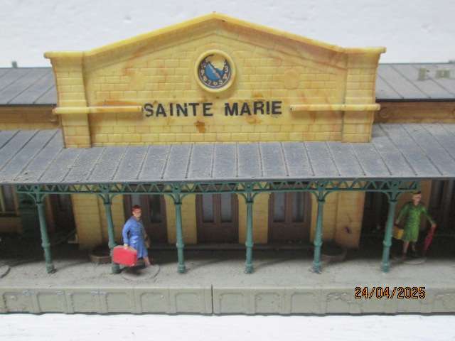 HO SCALE - KIBRI -  LARGE STATION BUILDING