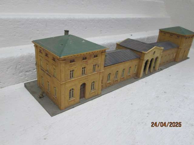 HO SCALE - KIBRI -  LARGE STATION BUILDING