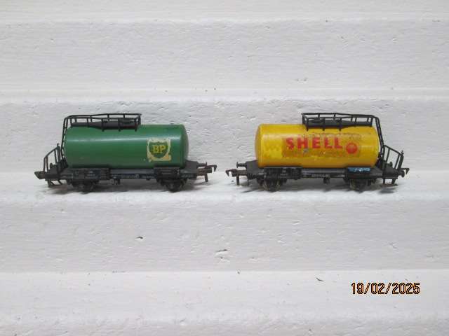 HO SCALE - FLEICHMANN - PETROL TANKERS - X2