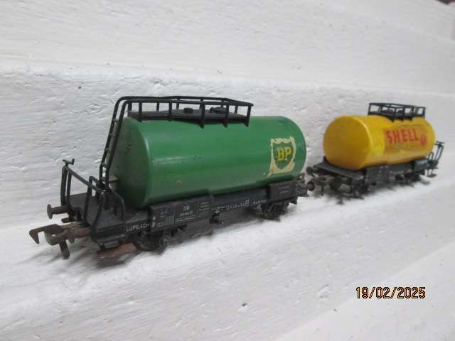 HO SCALE - FLEICHMANN - PETROL TANKERS - X2