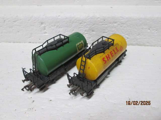 HO SCALE - FLEICHMANN - PETROL TANKERS - X2
