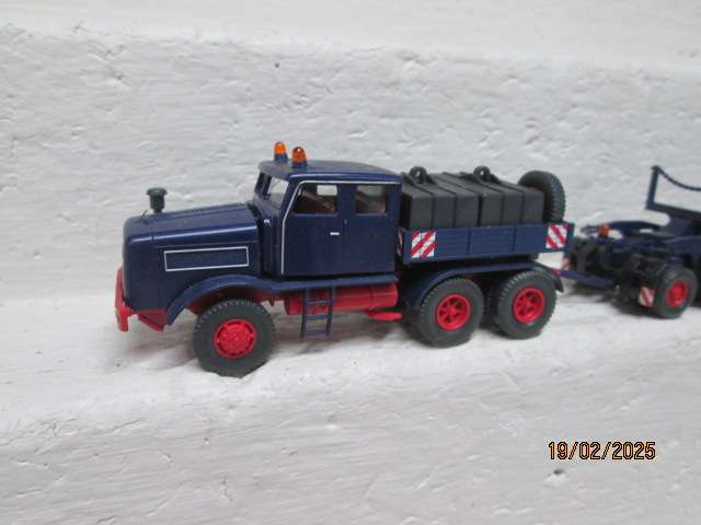 HO SCALE - WIKING - EXTRA HEAVY ROAD TRANSPORT TRUCK & TRAILER