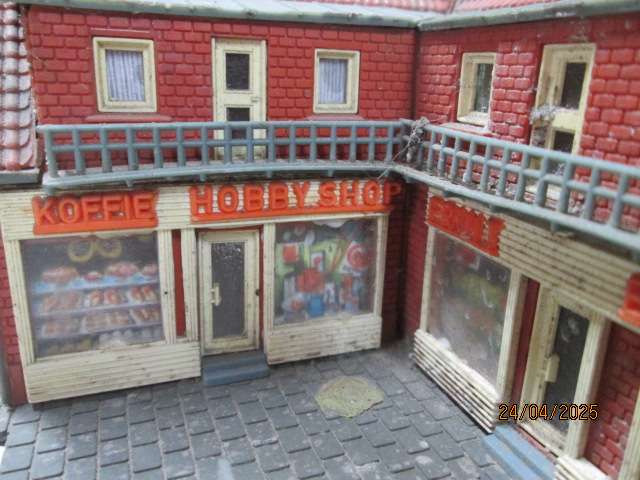 HO SCALE - HELJAN -  L-SHAPE BUSINESS COMPLEX