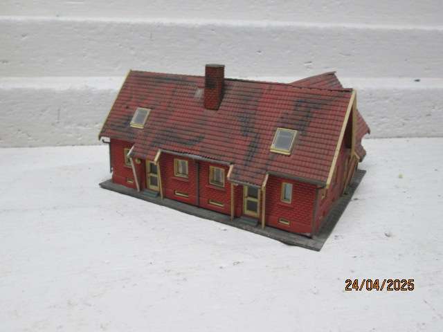 HO SCALE - HELJAN -  L-SHAPE BUSINESS COMPLEX