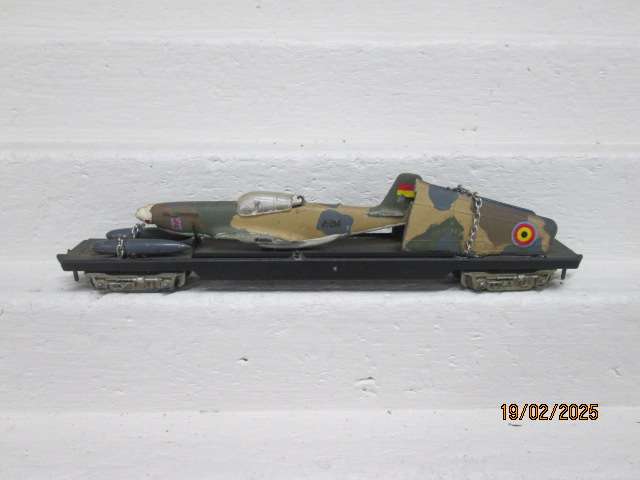 HO SCALE - FLEISCHMANN - FLAT CAR WAGON WITH AEROPLANE LOAD