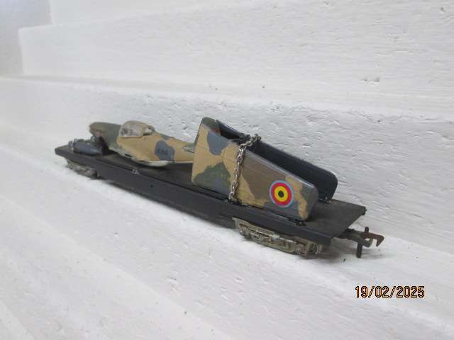 HO SCALE - FLEISCHMANN - FLAT CAR WAGON WITH AEROPLANE LOAD