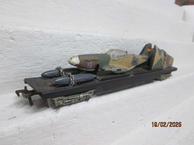 HO SCALE - FLEISCHMANN - FLAT CAR WAGON WITH AEROPLANE LOAD