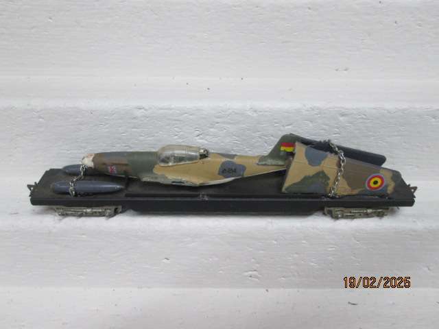 HO SCALE - FLEISCHMANN - FLAT CAR WAGON WITH AEROPLANE LOAD