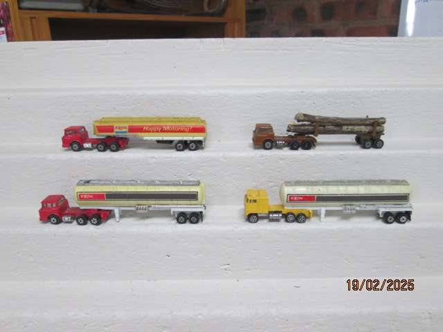 HO SCALE - YATMING - ROAD TRUCK AND TRAILERS - X4