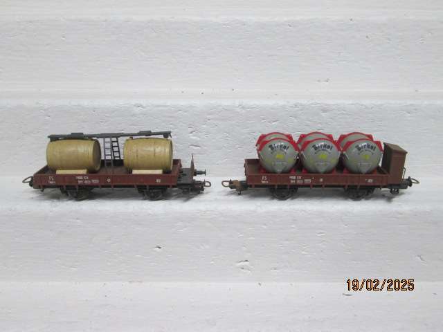 HO SCALE - LIMA - GOODS WAGONS - X2 - BOXED