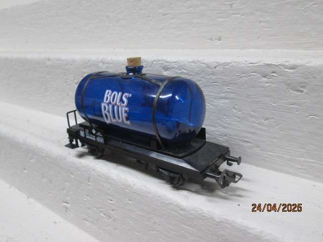 HO SCALE - MARKLIN - BOLS BLUE TANKER - (2-RAIL)