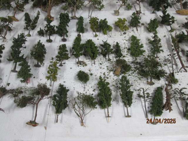 HO SCALE - LARGE AMOUNT OF TREES