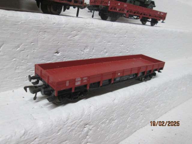 HO SCALE - FLEICHMANN - OPEN WAGONS WITH ARMY LOAD - X3 BOXED