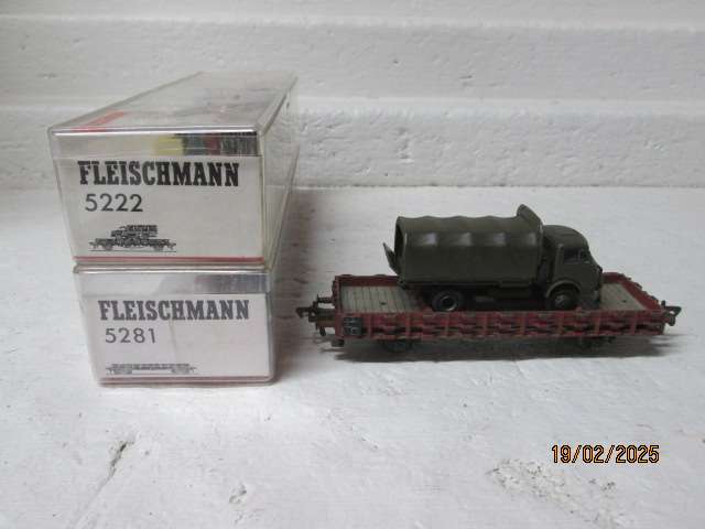 HO SCALE - FLEICHMANN - OPEN WAGONS WITH ARMY LOAD - X3 BOXED