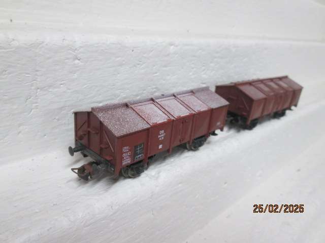 HO SCALE - ROCO -X2 CLOSED GOODS WAGONS