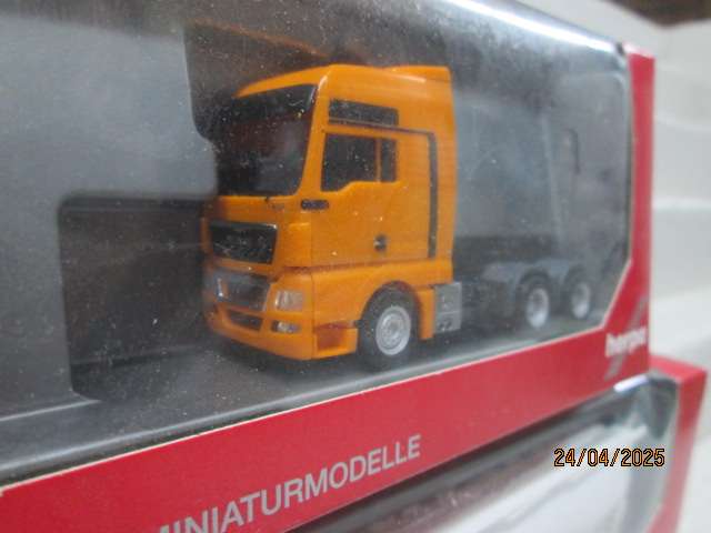 HO SCALE - HERPA - MAN ROAD TRUCK AND TRAILER - BOXED