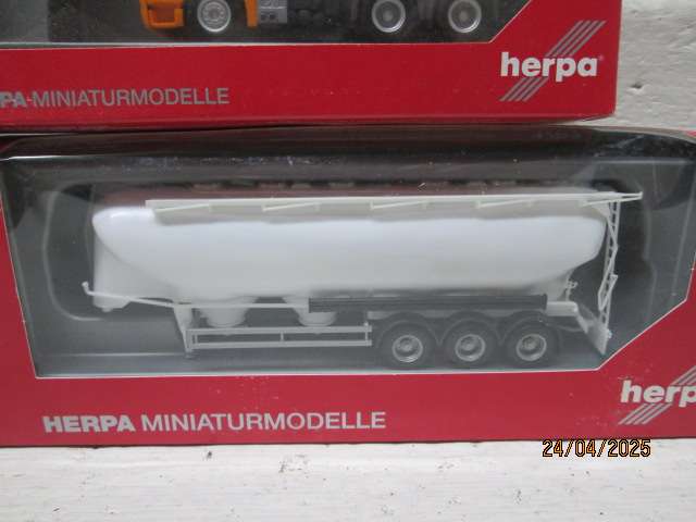 HO SCALE - HERPA - MAN ROAD TRUCK AND TRAILER - BOXED