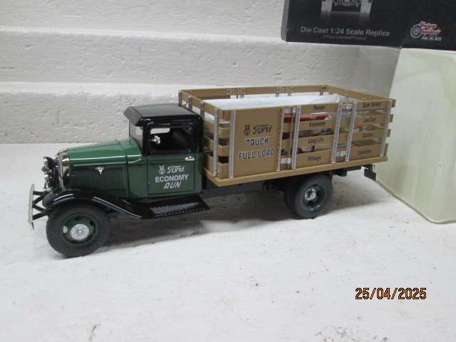DIE CAST : 1:24 SCALE - 1934 FORD BB - 157 TRUCK - BOXED