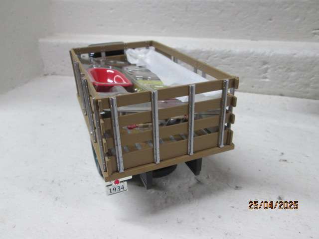 DIE CAST : 1:24 SCALE - 1934 FORD BB - 157 TRUCK - BOXED