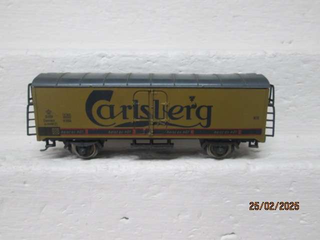 HO SCALE - LIMA - CARISBERG BOX CAR WAGON
