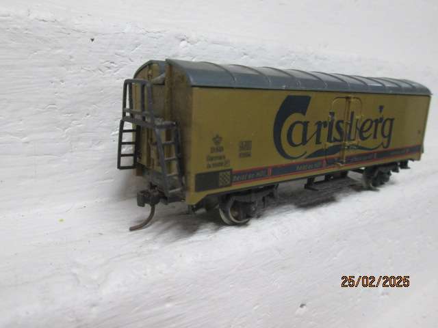 HO SCALE - LIMA - CARISBERG BOX CAR WAGON