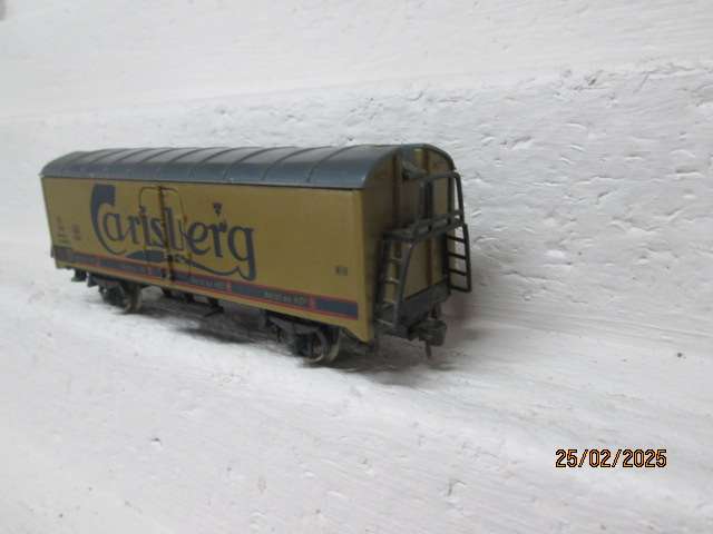 HO SCALE - LIMA - CARISBERG BOX CAR WAGON