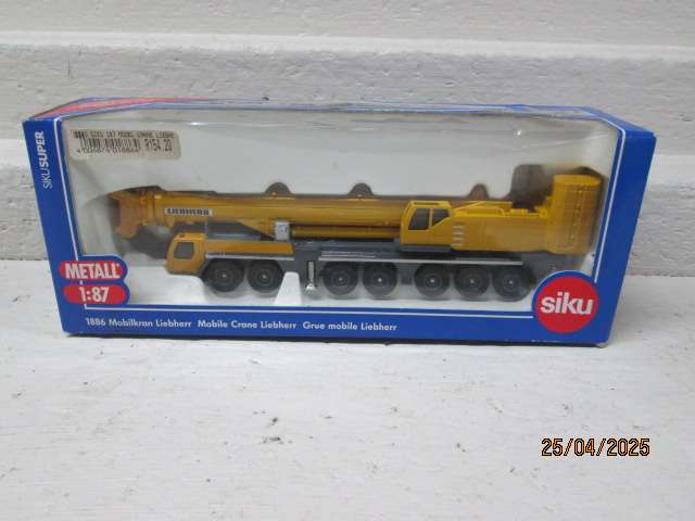 HO SCALE - SIKU - MOBILE LIEBHERR CRANE  -BOXED