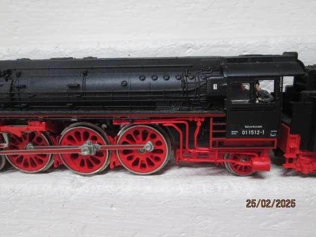 HO SCALE - PIKO - 4-6-2 STEAM LOCOMOTIVE