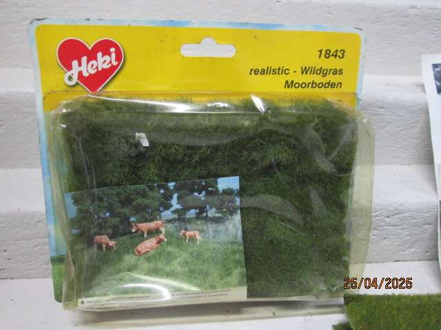 HO SCALE - HEKI/BUSCH - WILD GRASS SHEETS - X4