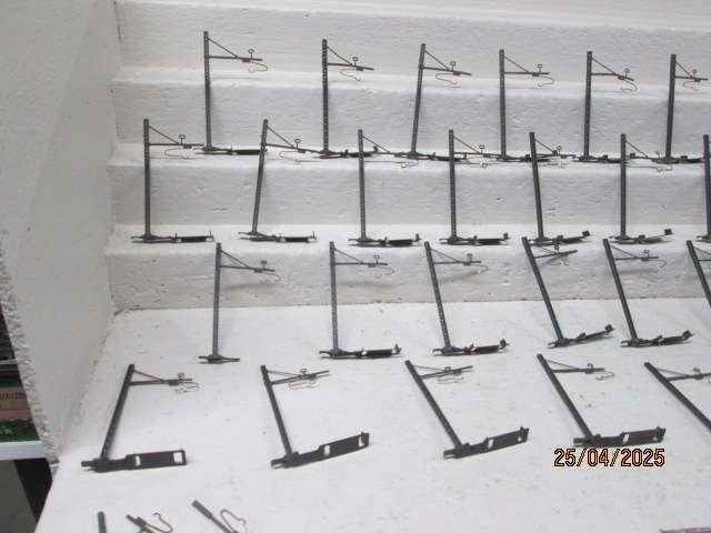 HO SCALE - LIMA - OVERHEAD CETENARY + MAST POLES