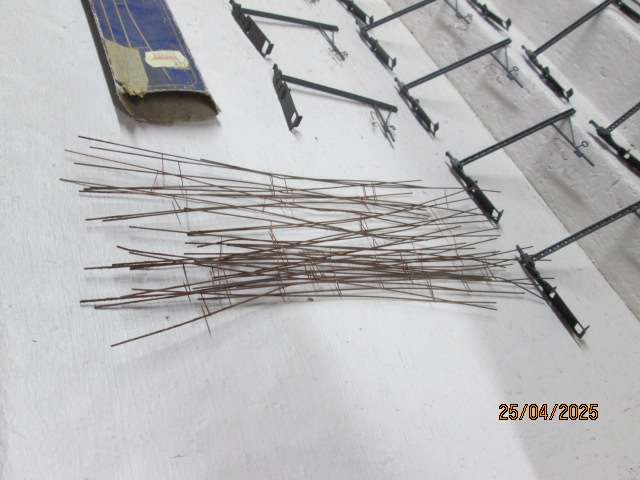 HO SCALE - LIMA - OVERHEAD CETENARY + MAST POLES