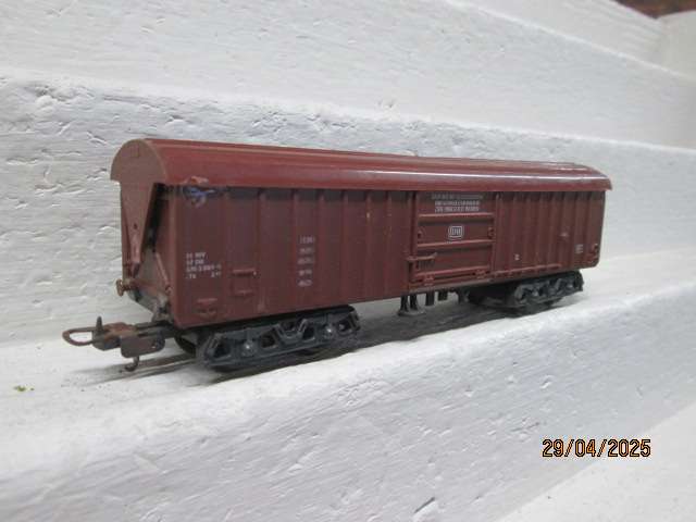 HO SCALE - LIMA - DB CLOSED HOPPER