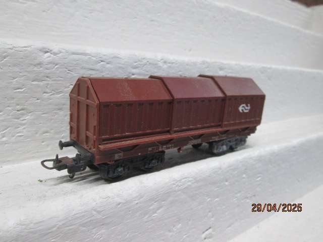 HO SCALE - LIMA - CLOSED HOPPER