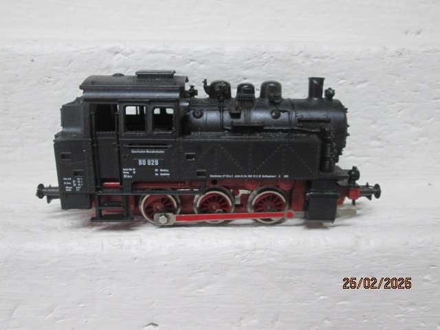 HO SCALE - ROCO - 0-6-0 STEAM LOCOMOTIVE